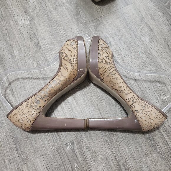 Valentino Laser Cut Leather Mesh Pumps 39.5 - Picture 4 of 11